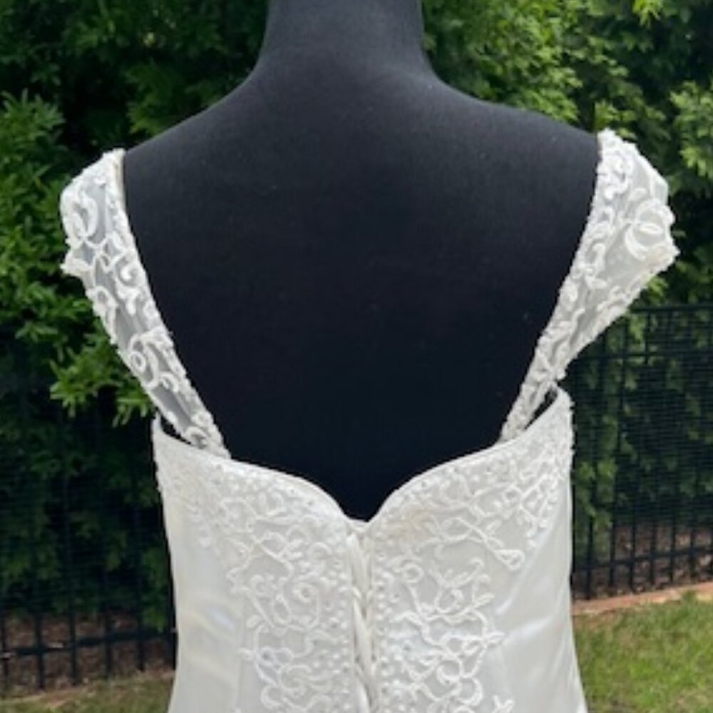 Elegant White Satin Gown - Picture 12 of 16